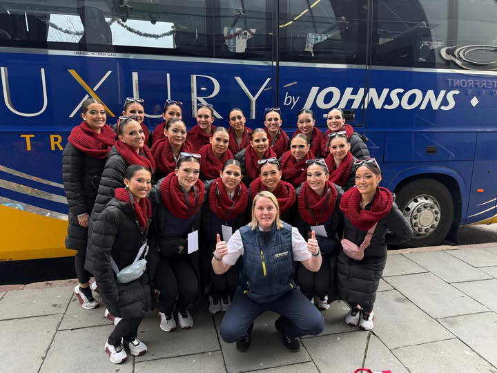 skyliners-synchronised-skating-team